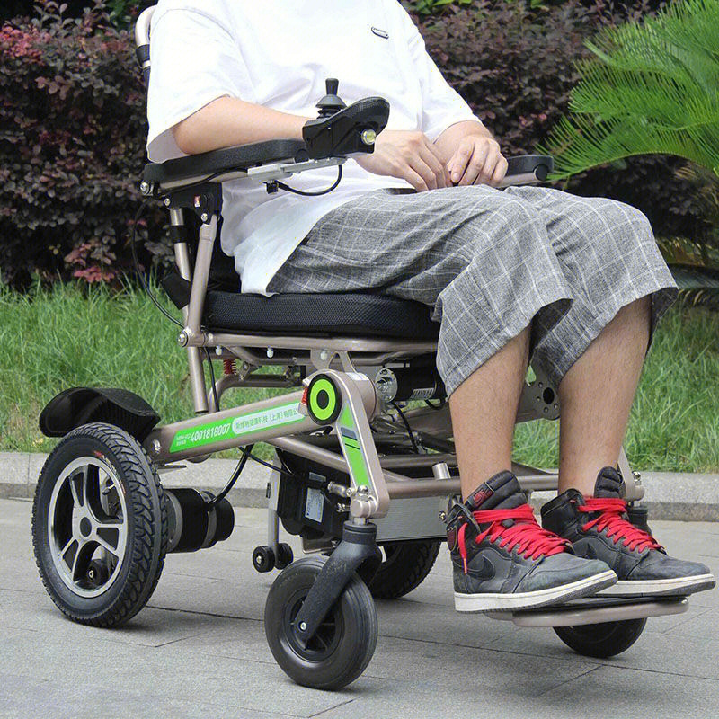 好物推荐一款可遥控自动折叠的电动轮椅