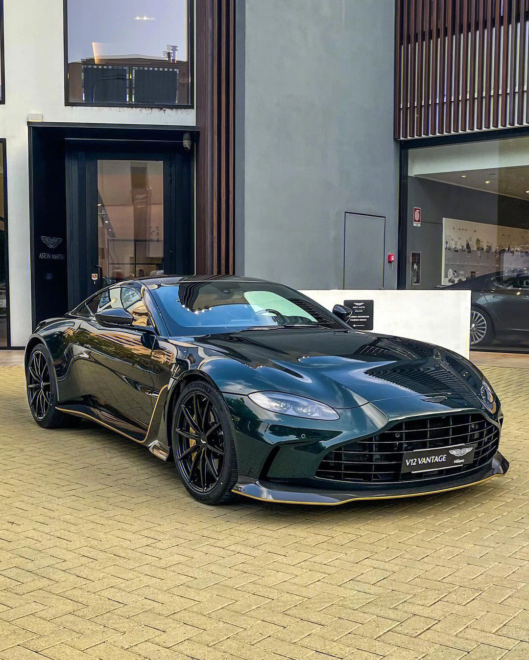 阿斯顿马丁astonmartin vantage v12