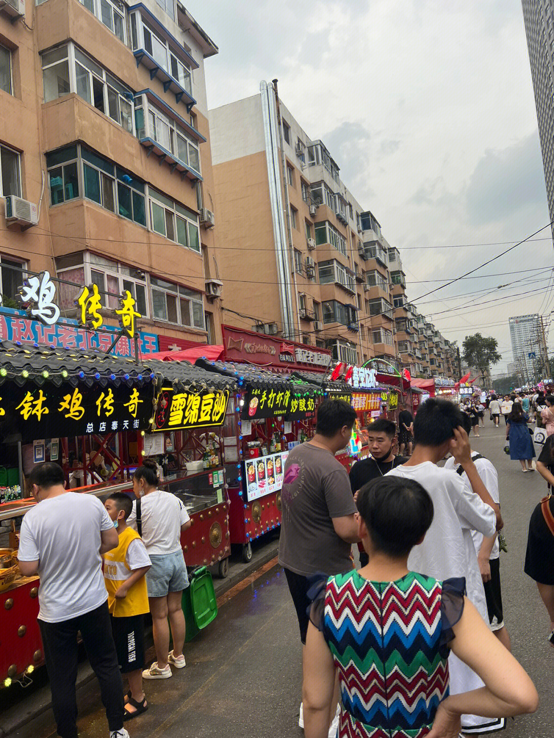 沈阳彩电塔夜市