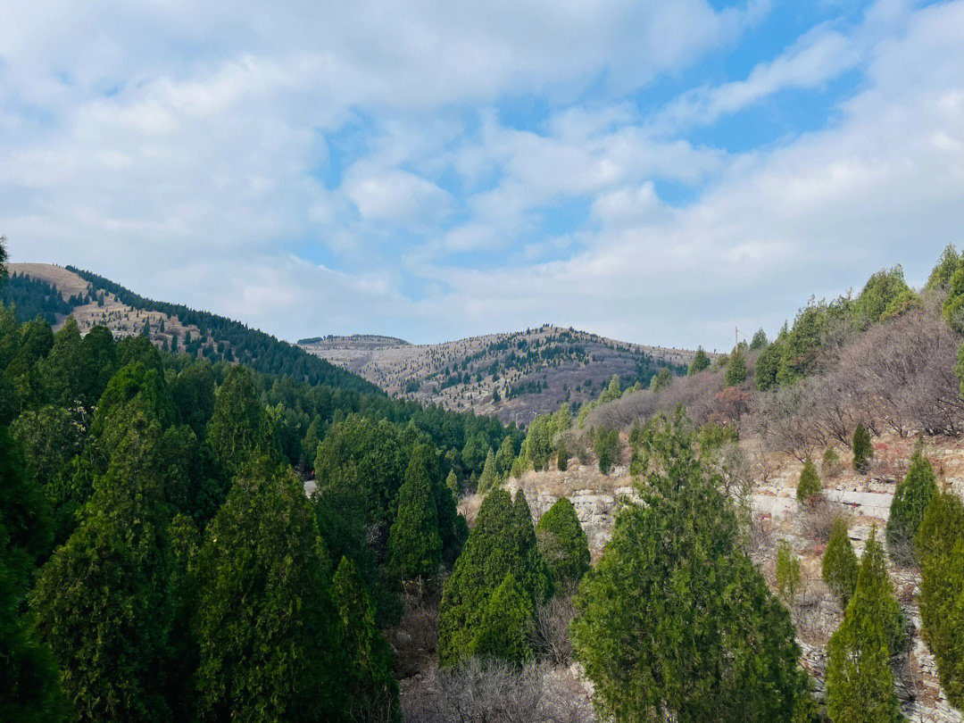 济南爬山好去处章丘胡山林场