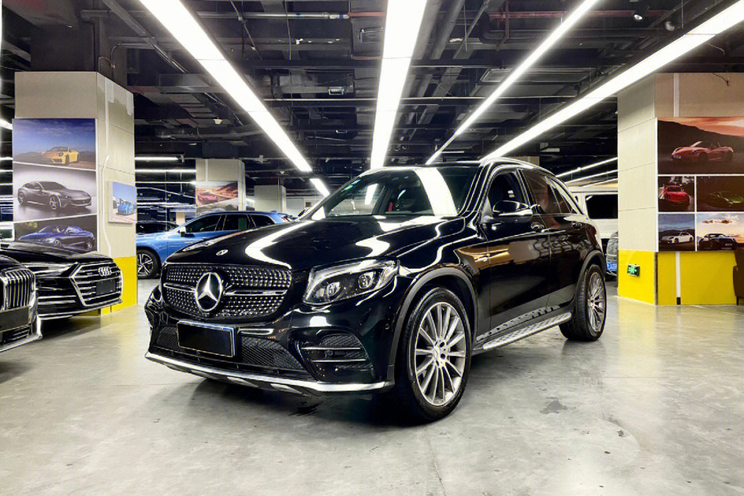 奔驰glc43amg 亲民家用车 动力2019年奔驰glc 43amg黑外黑内 浇鲻