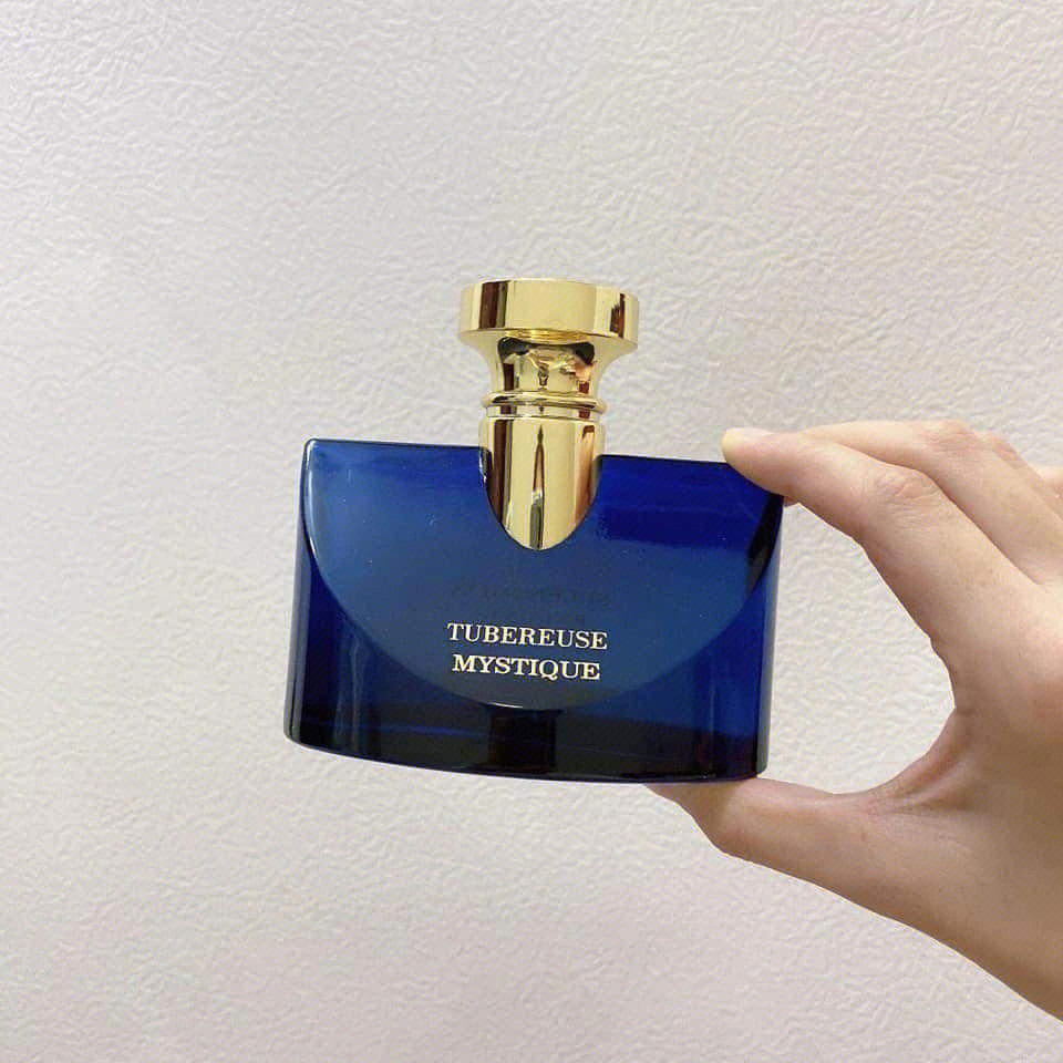 藍色,是創造 splendida bvlgari tubereuse mystique瓶子時靈感的源泉