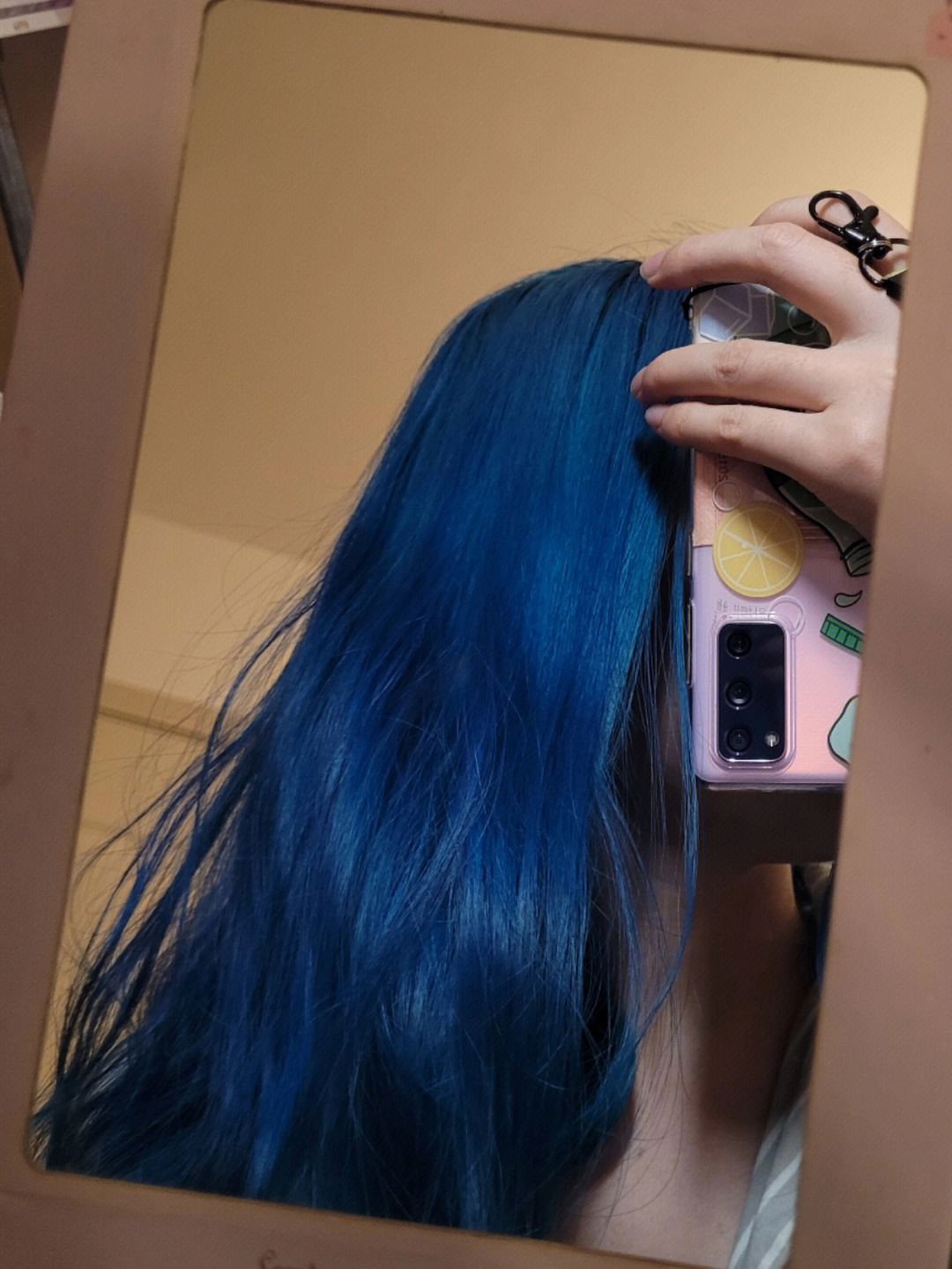今年夏季的蓝色头发