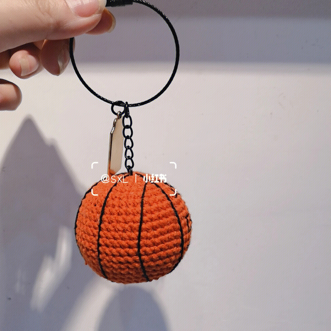 篮球小挂件编织教程图片