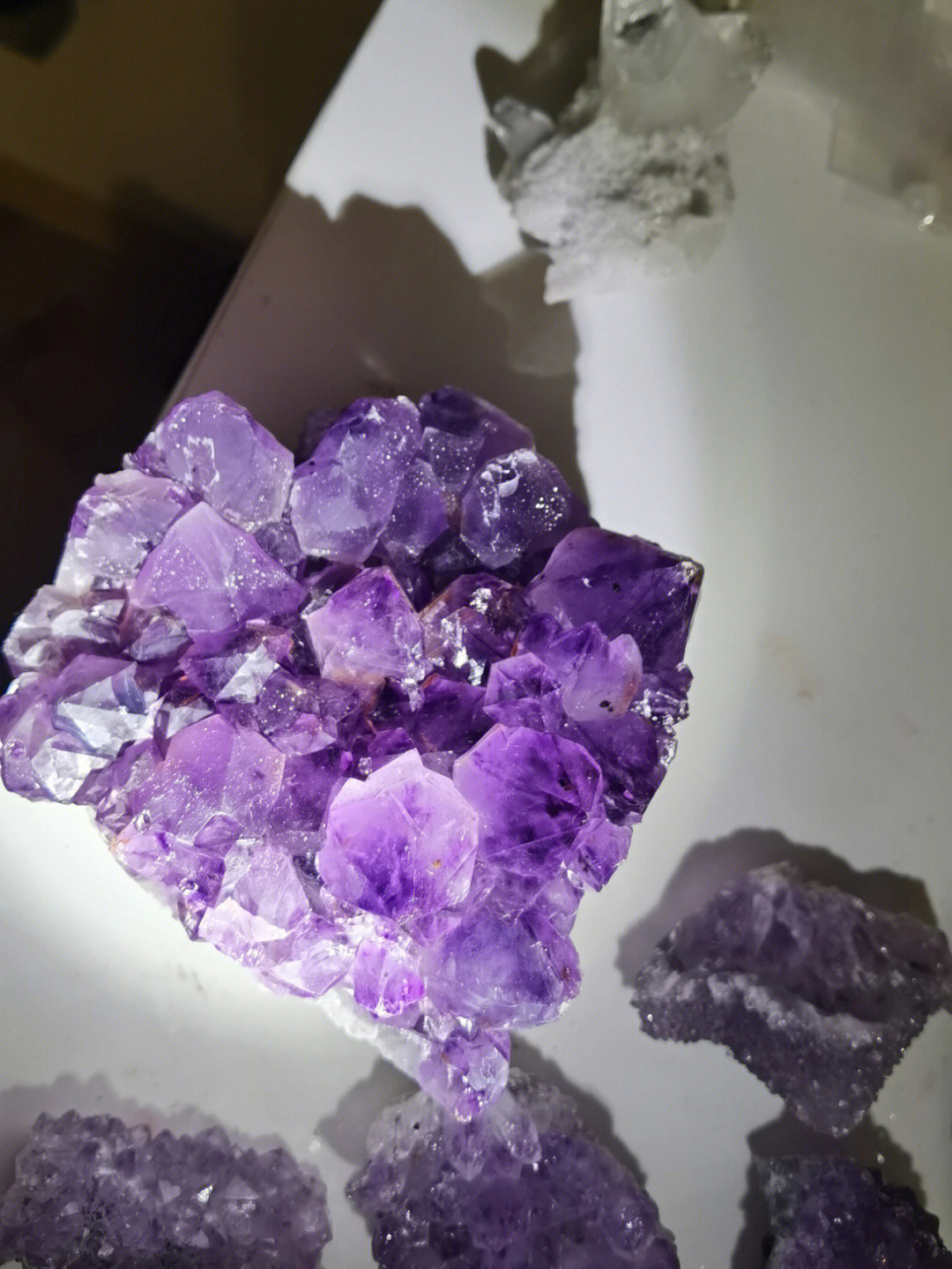 紫色水晶簇（矿石）_深圳珠宝博物馆