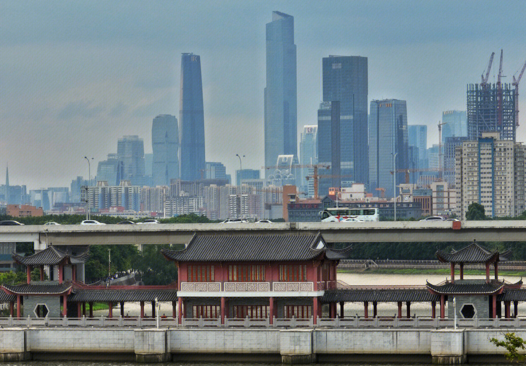 上帝视角广州城中轴线旁古代建筑水闸