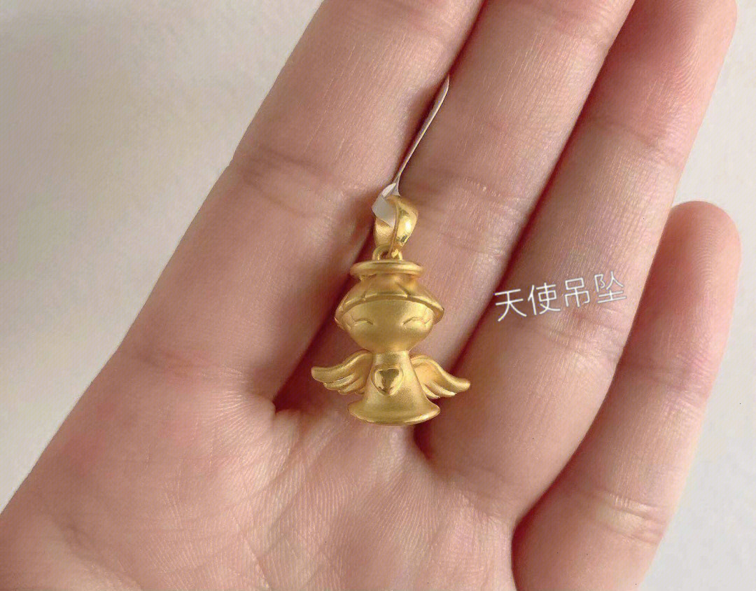 黄金天使吊坠美丽的不像话