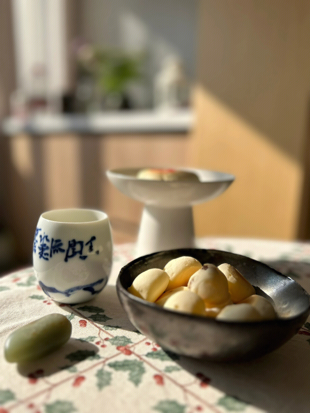 佐茶 奶韵乌龙,瓷杯更能散发香气,薄杯