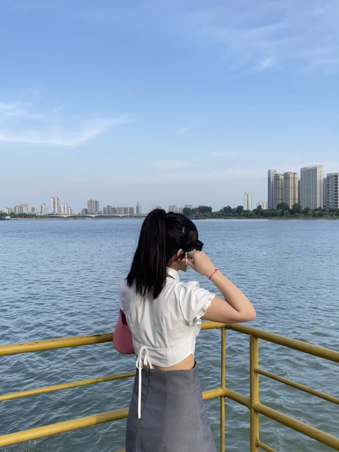 沅江殉情女照片图片