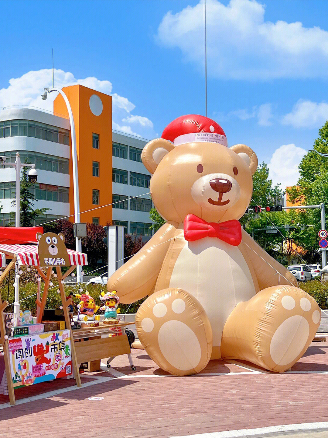 青岛6月超好玩的熊熊主题市集一面墙的熊02