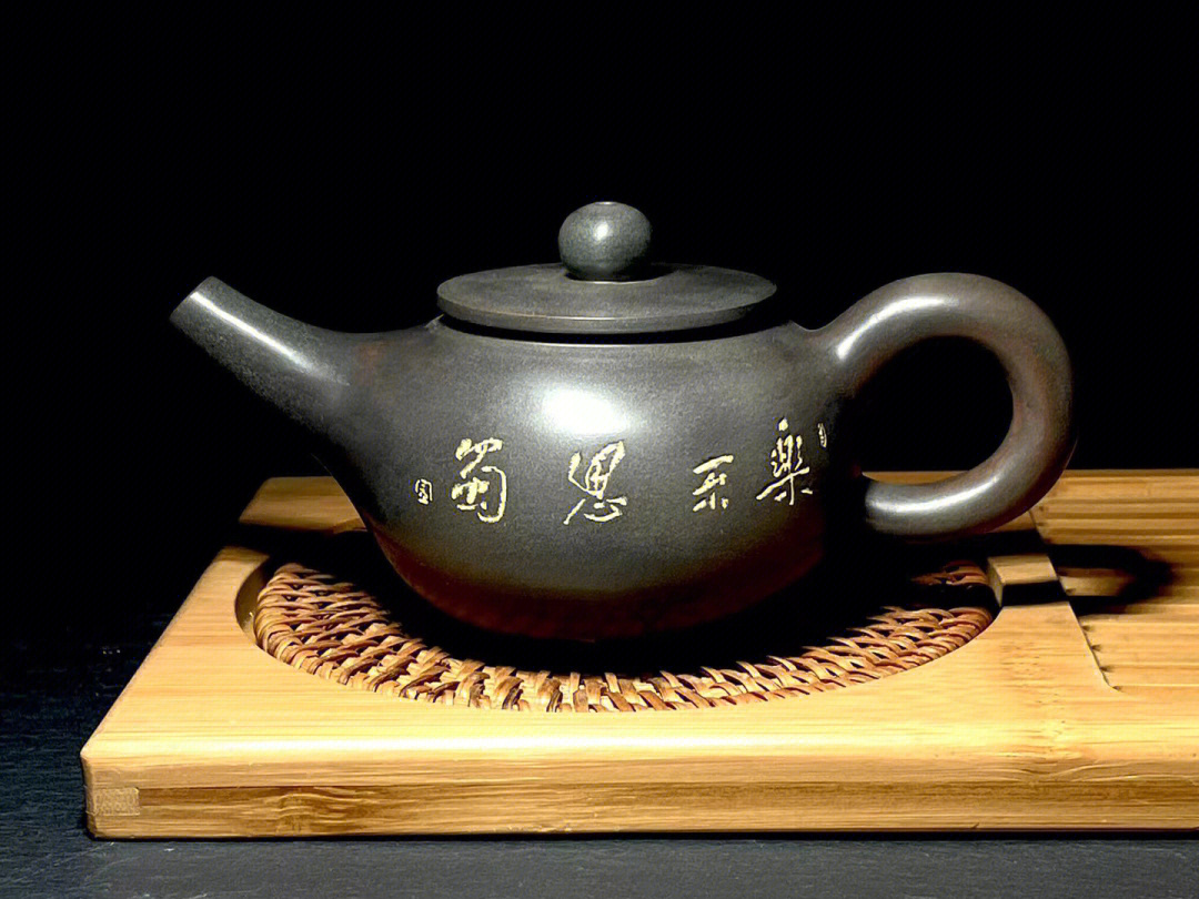 今日分享坭兴陶茶壶
