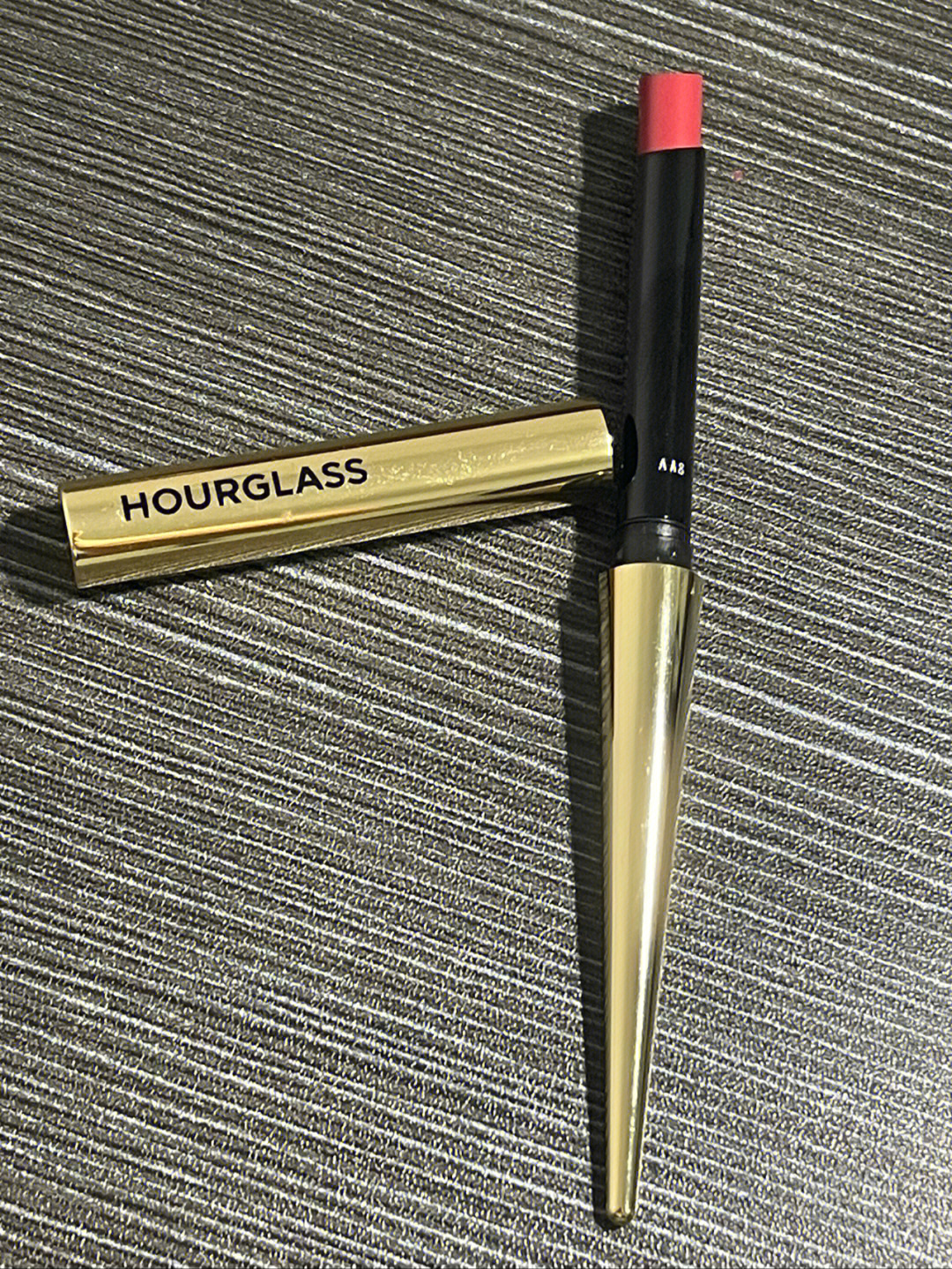 hourglass烟管口红图片