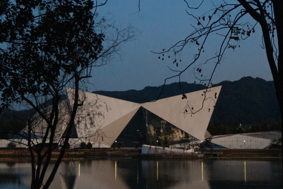 浙江科技学院 水晶图片