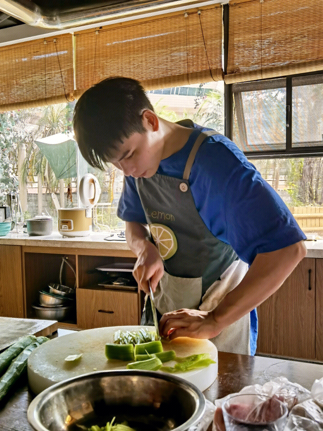 重庆会做饭的男人最帅77吃山青旅的阿豪