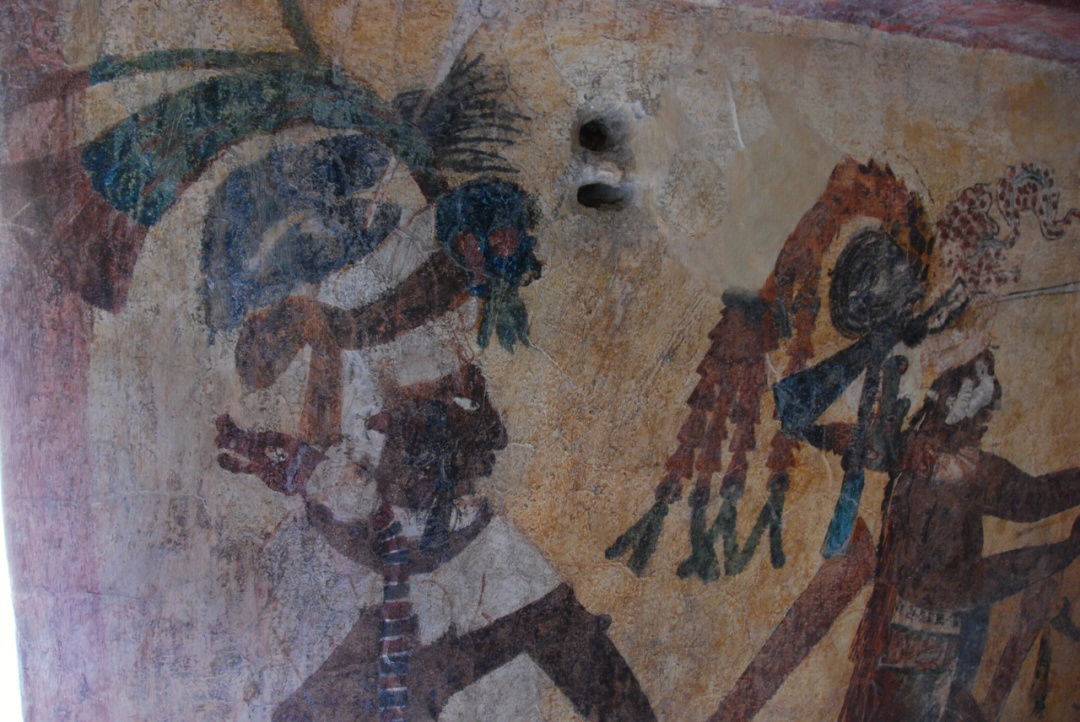 历经1200多年,壁画依旧颜色鲜艳,好似不久前这里的玛雅人才不知原因地