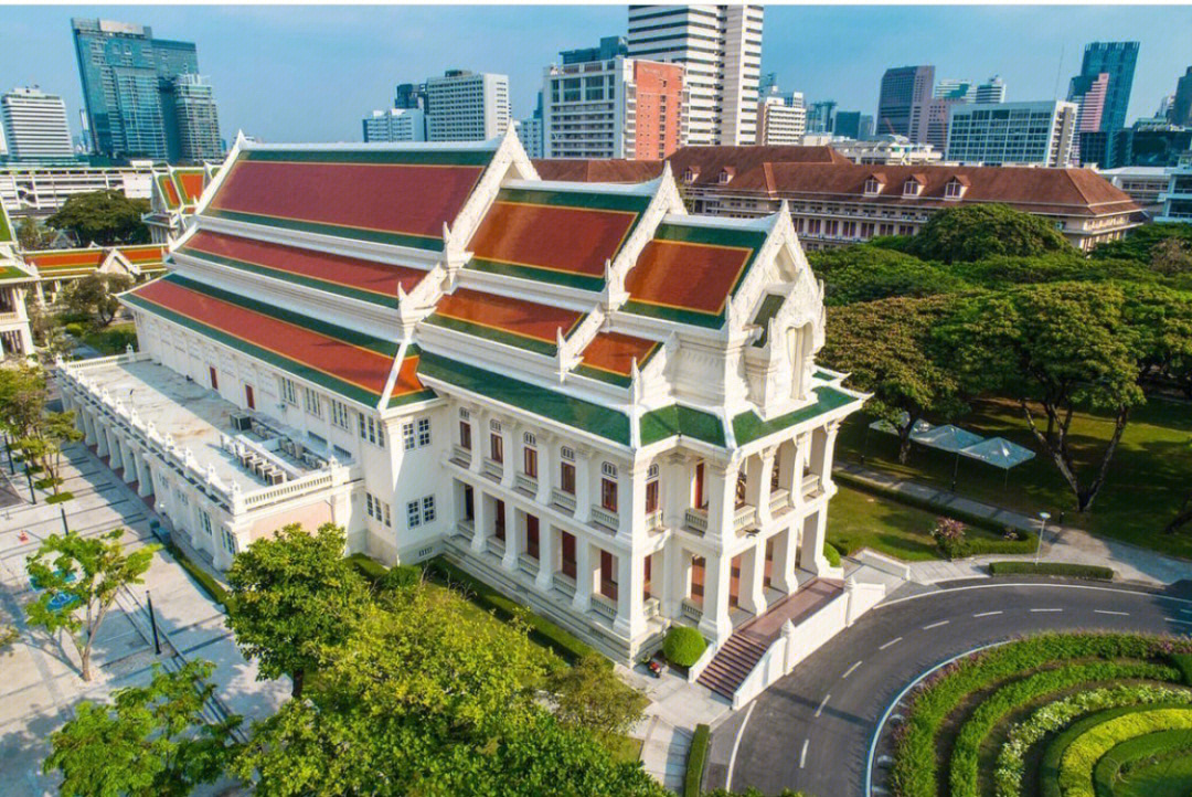 泰国朱拉隆功大学校服图片