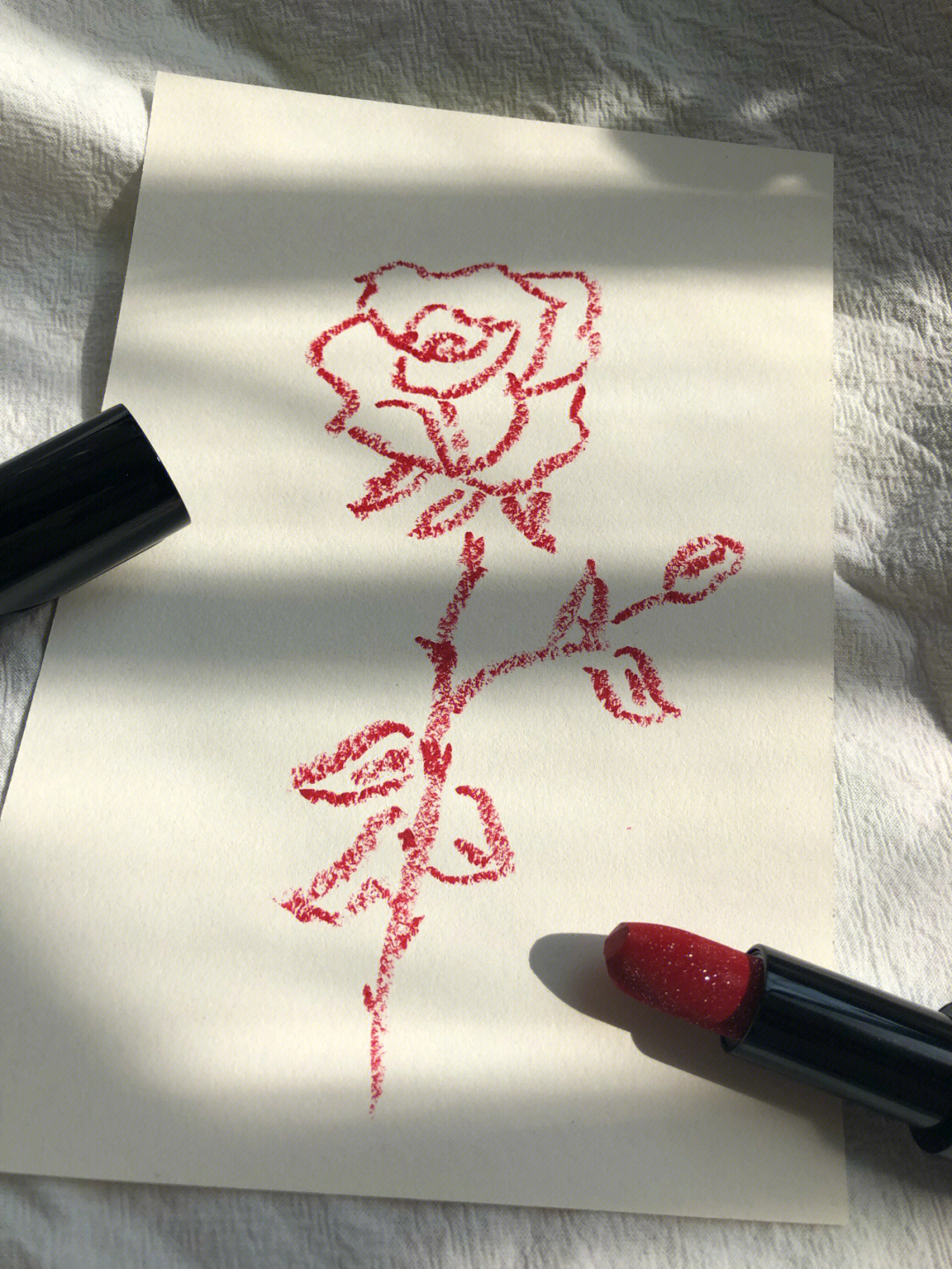 用口红画画一朵花图片