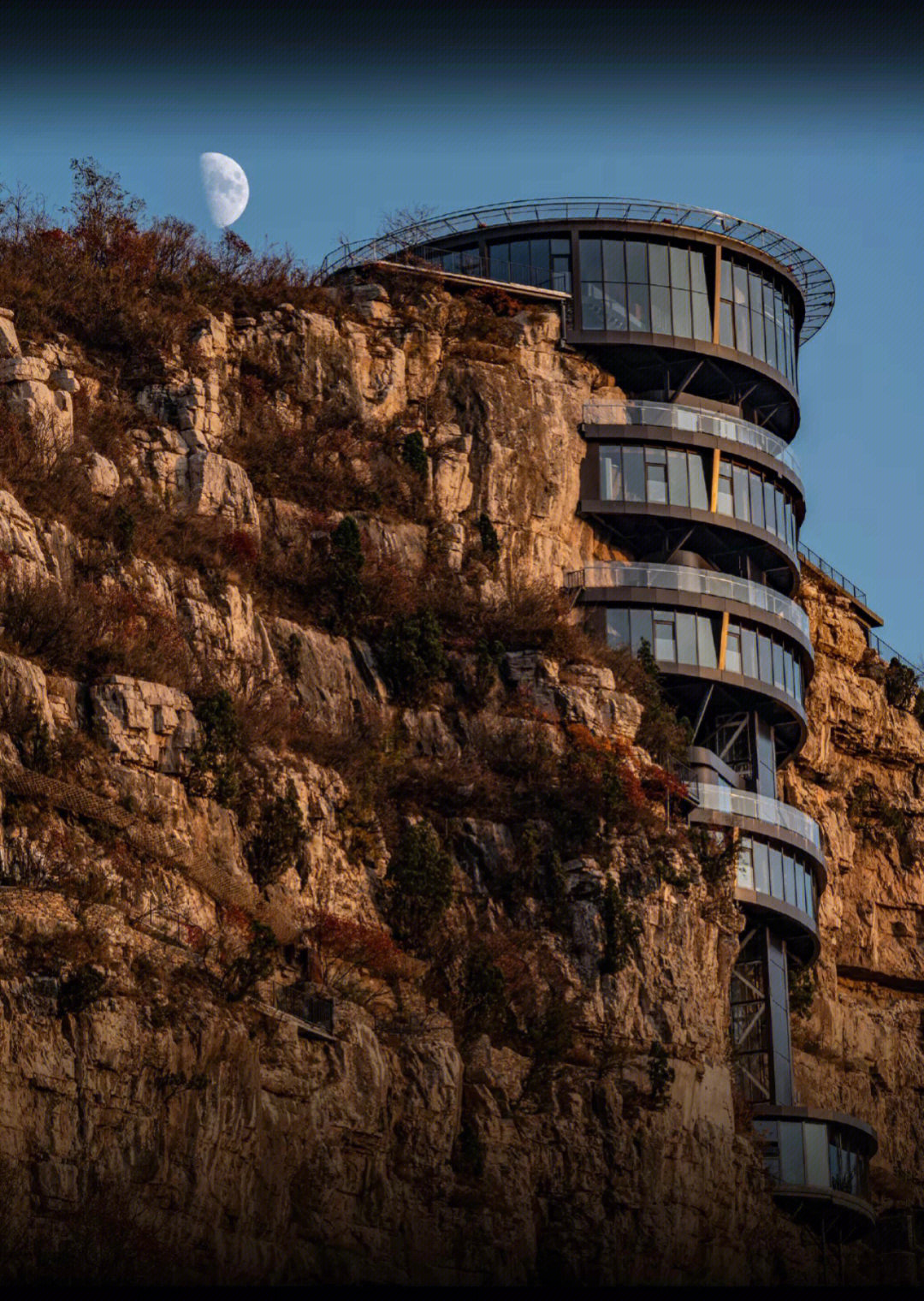 今年最惊艳的酒店800米悬崖上的野奢酒店