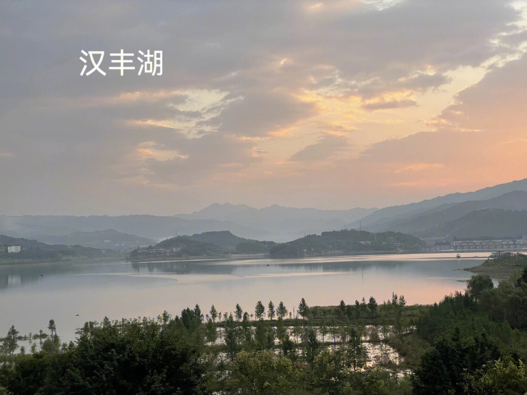 汉丰湖画画图片