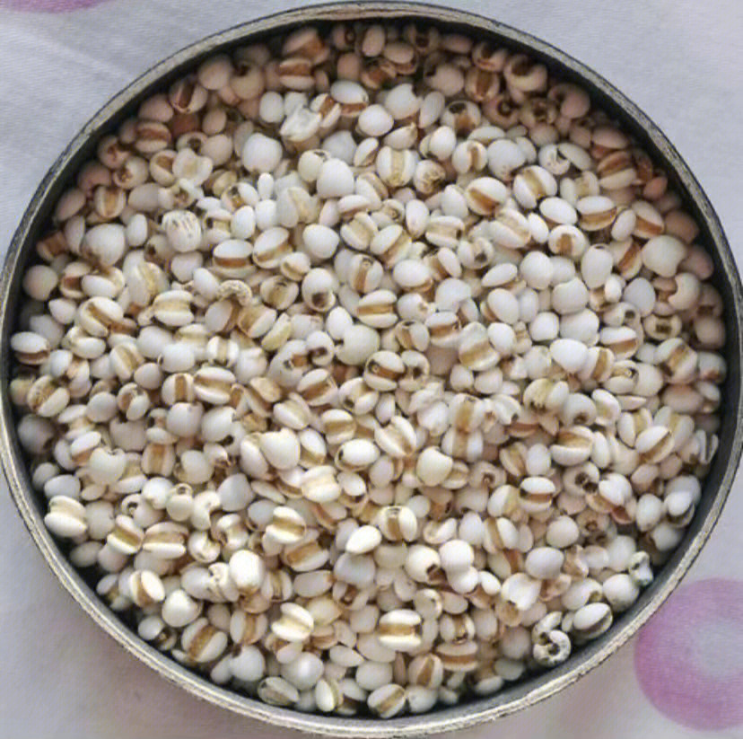 三豆薏米粥材料:绿豆,赤小豆,黑豆和薏米各50克,粳米100克