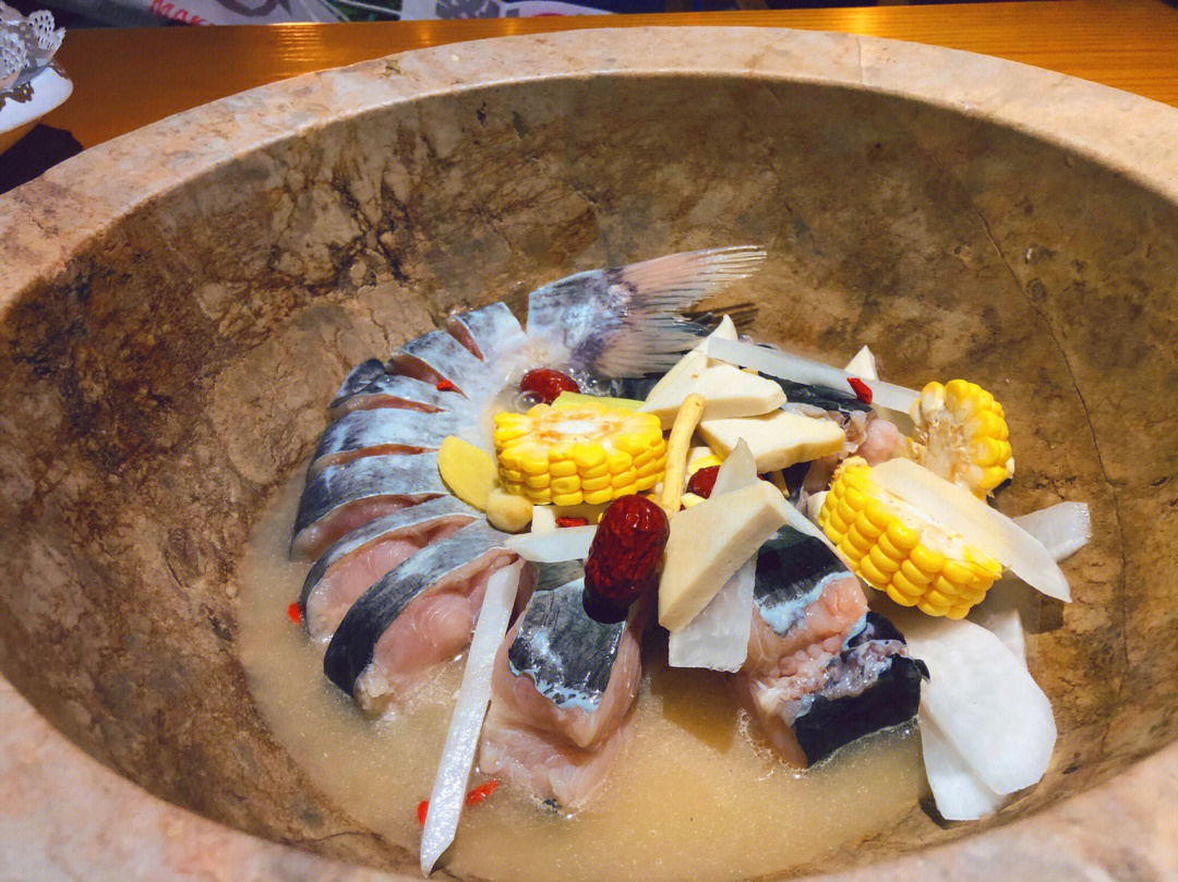 胜鱻潭蒸汽石锅鱼大概是最有仪式感的鱼