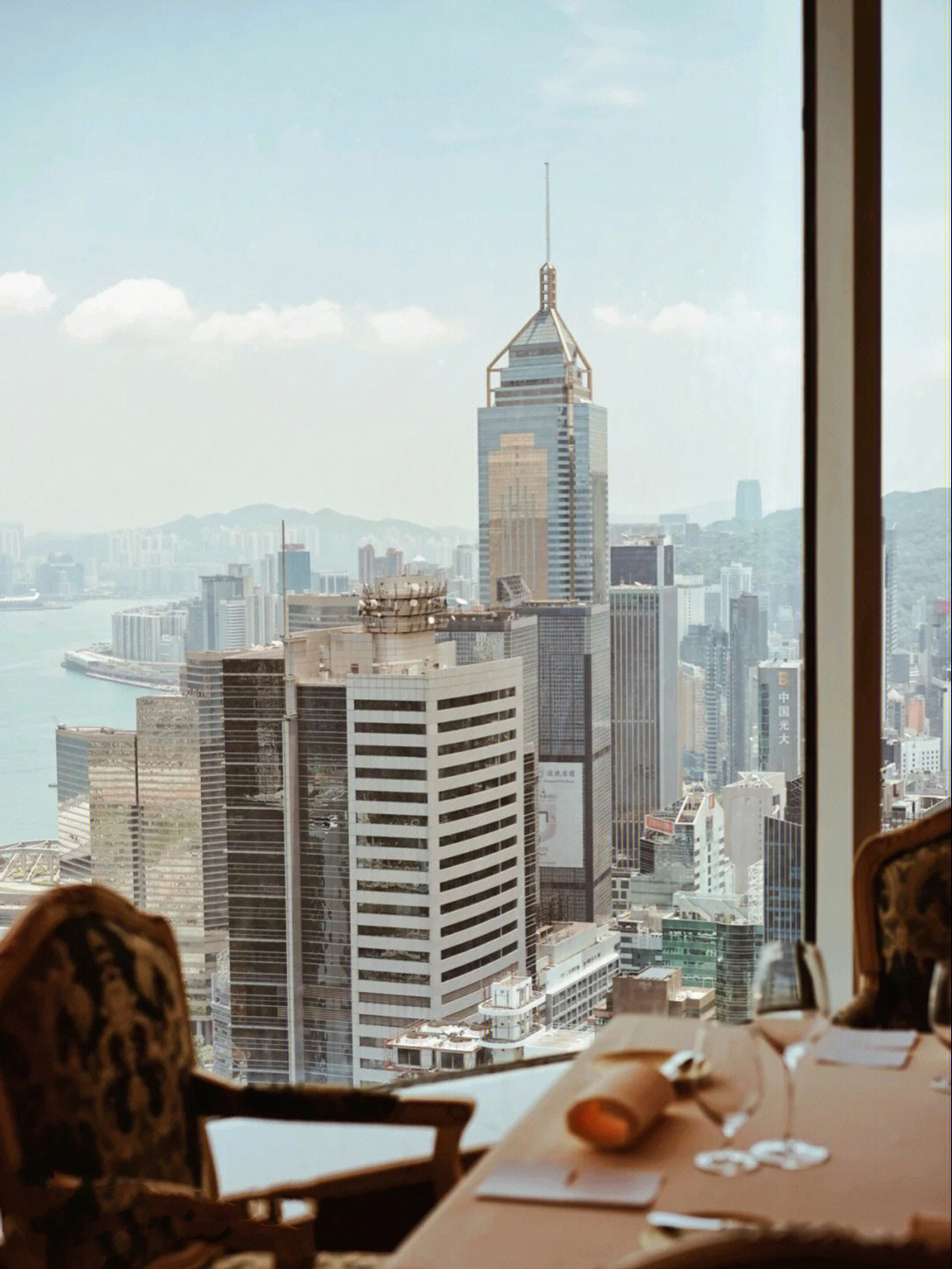香港100年历史奢华酒店俯瞰港景全貌