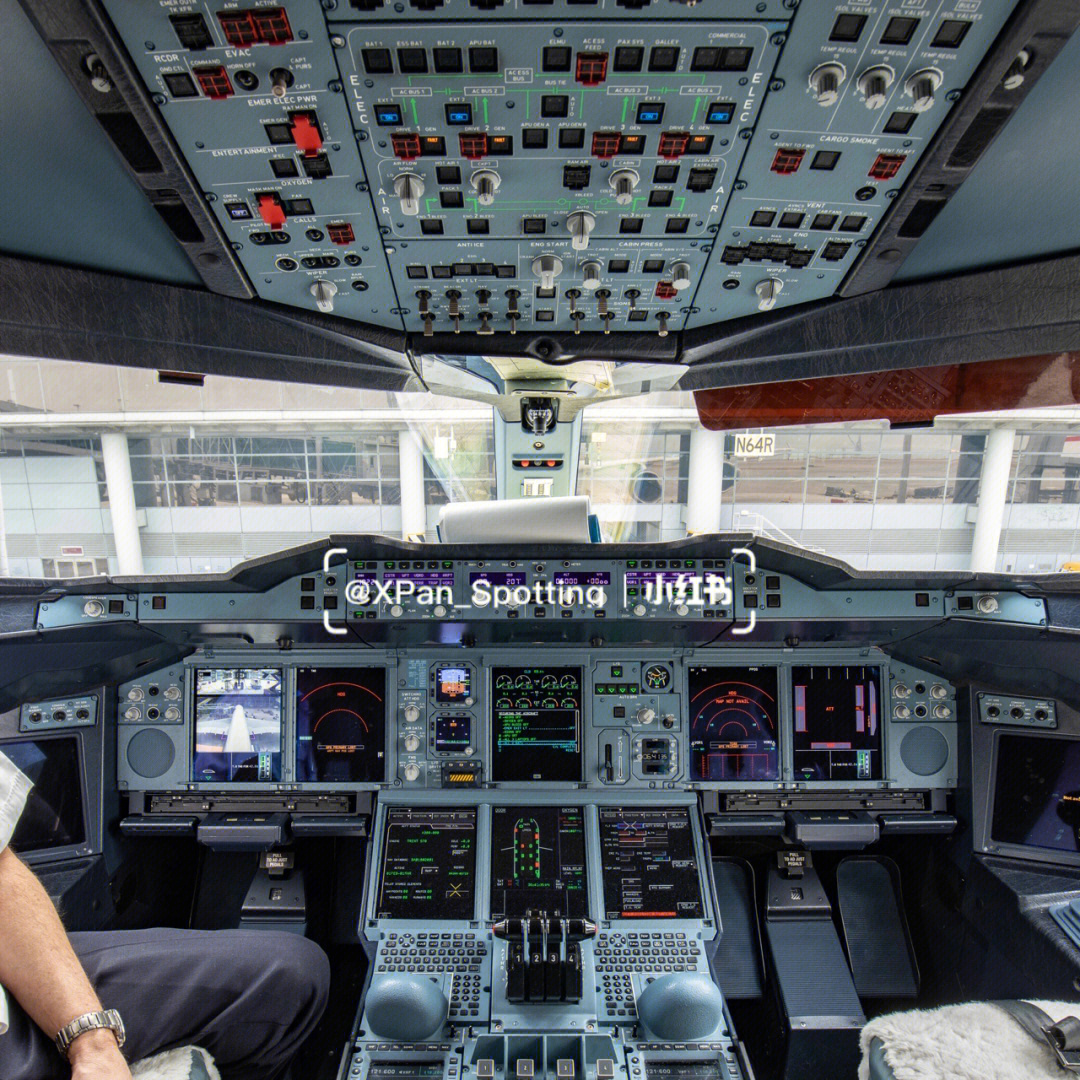 南航a380驾驶舱图片