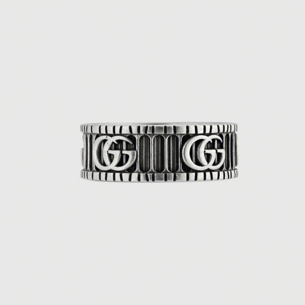 古驰双g纯银戒指双g始终是品牌设计中不可或缺的一部分
