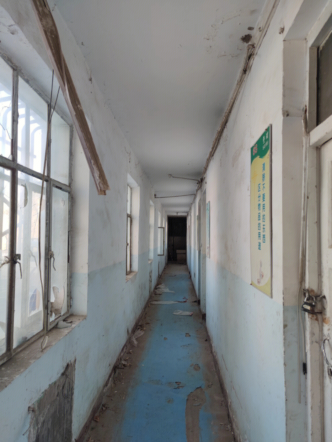 乌鲁木齐一个废弃教学楼探险