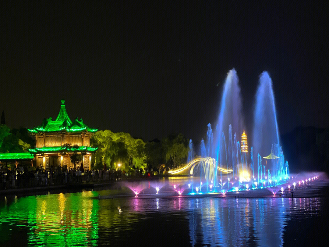 西湖夜景开放时间图片