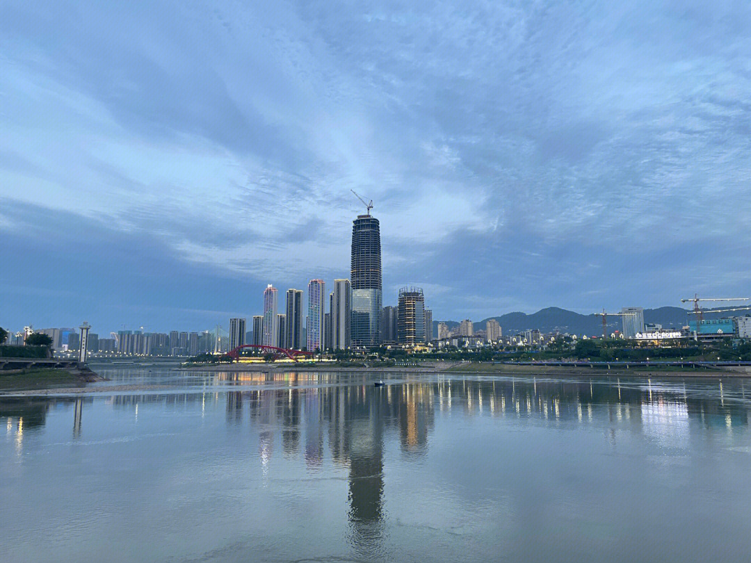 宜宾夜景#城市夜景 这里不是北京广州上海成都重庆长沙武汉南京