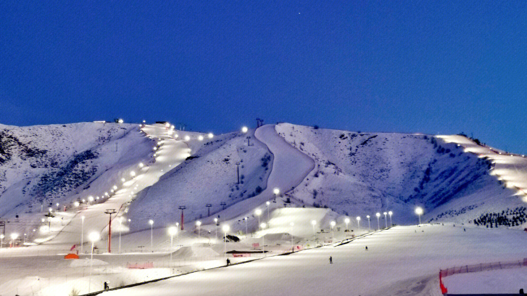 阿勒泰可可托海滑雪场图片