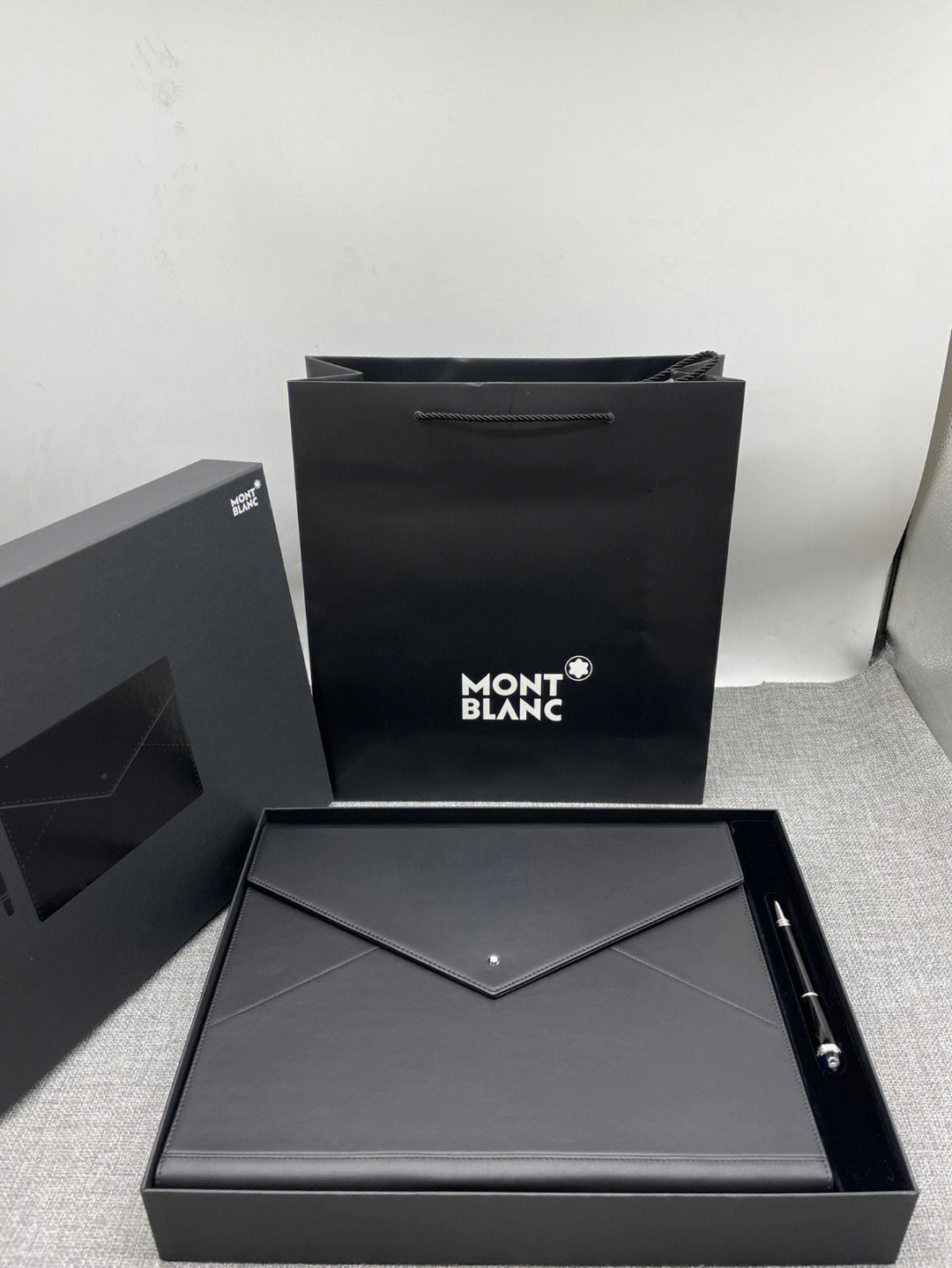 万宝龙(montblanc)星际行者系列智能笔记本礼盒含一支悬浮式logo