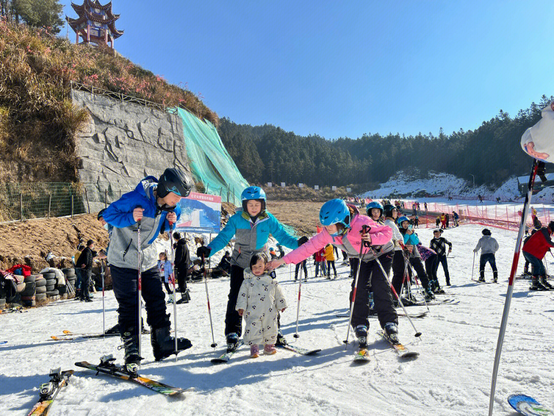 黄冈红花尖滑雪场图片