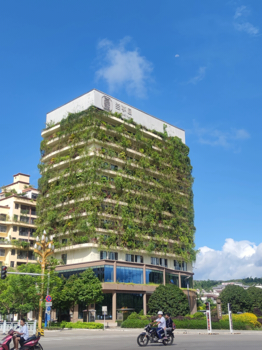 住宿:兰亭园大酒店两百多一晚,和对面的双子星都算是墨江比较好的酒店