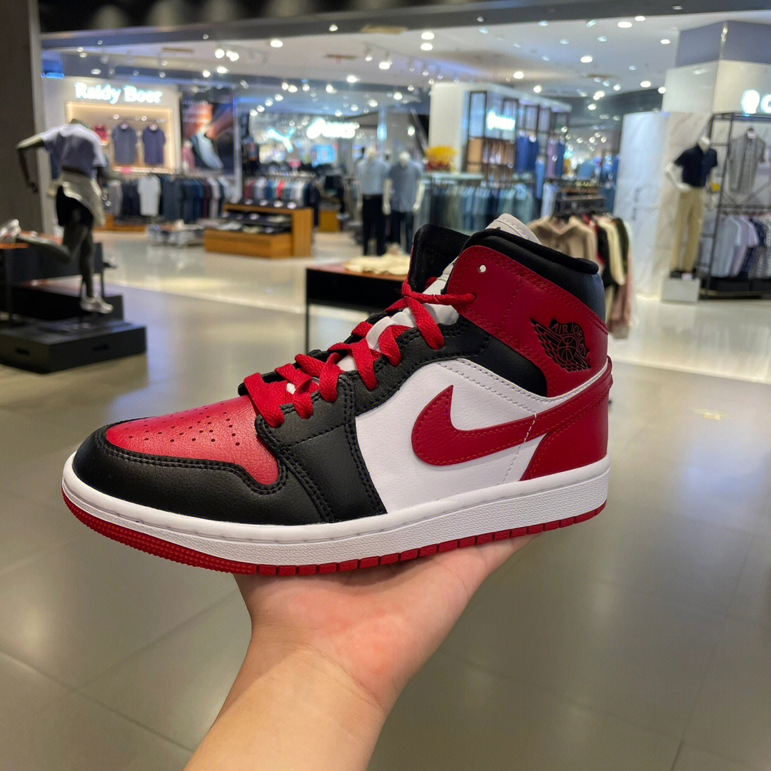 经典黑红配色aj1mid