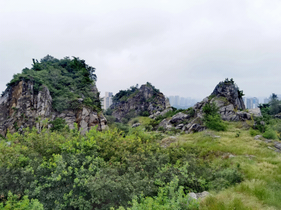 傲牛山图片