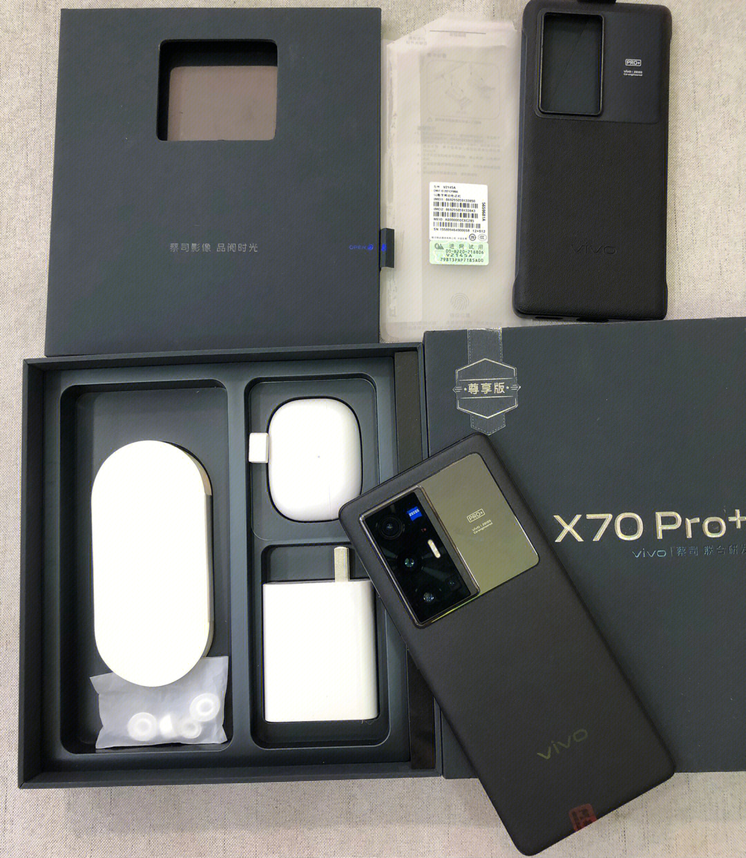 vivo x70pro  12g 512g 尊享版 整体成色好 摄像头镜片细微小划痕不