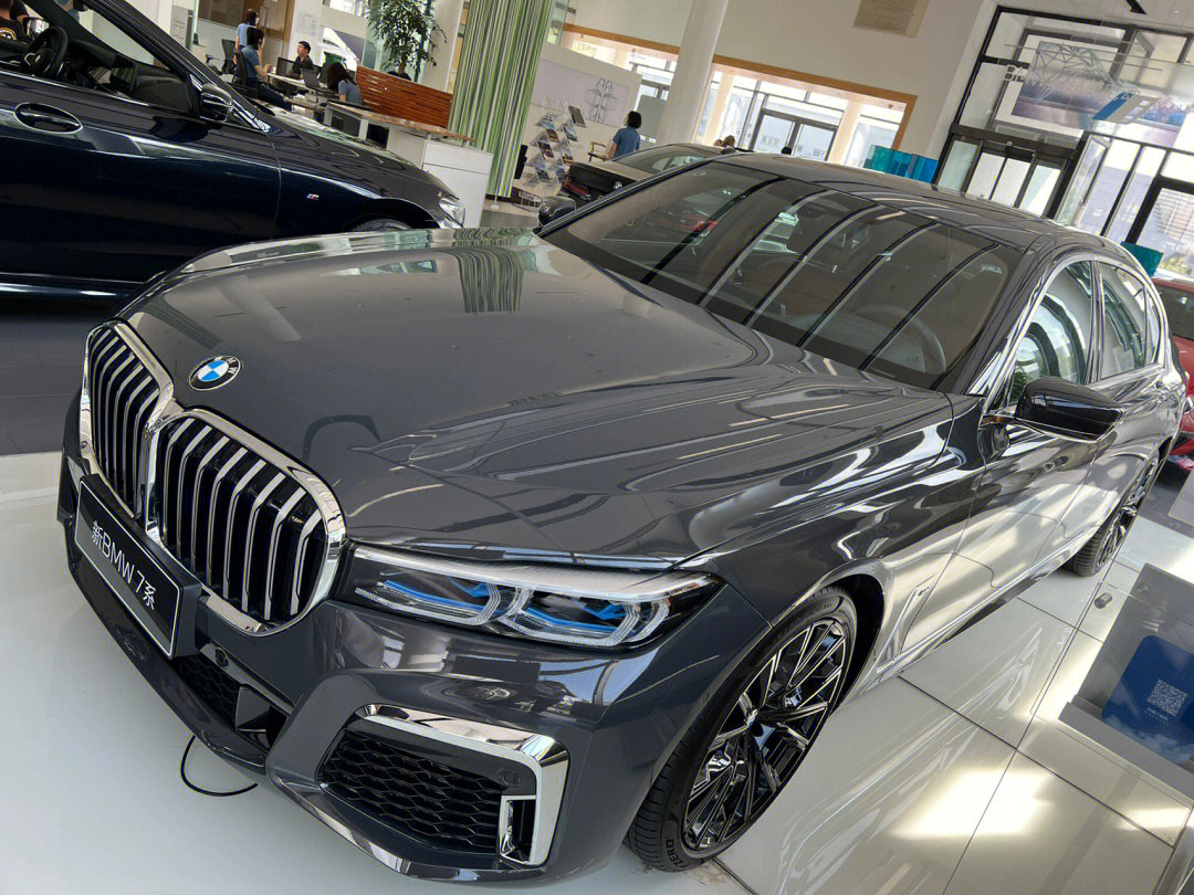 展厅实拍|bmw 740li xdrive行政m运动96外观颜色 碧玺灰7815