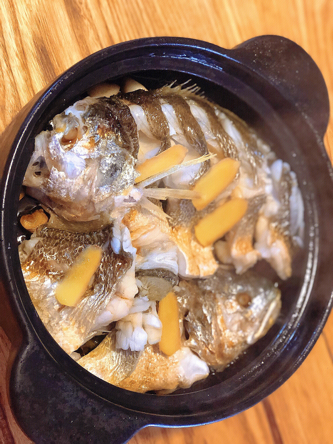 砂锅焗黄花鱼