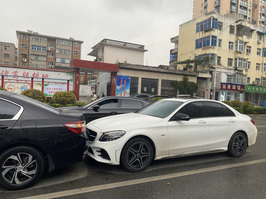 雨天追尾现场图片图片