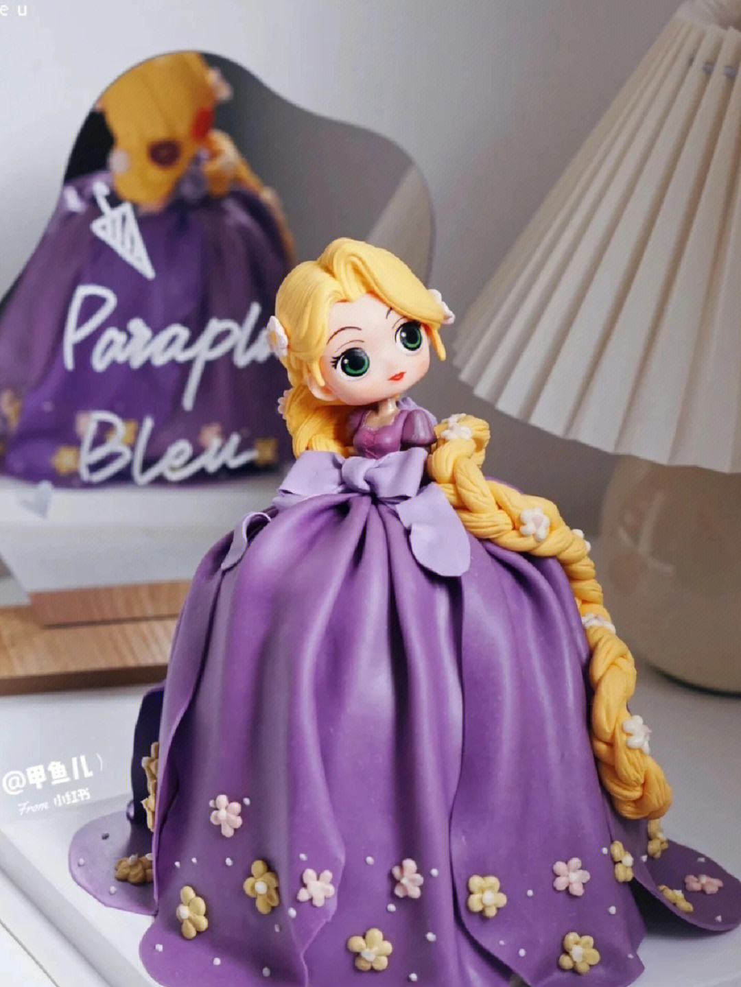 精美的紫裙长发公主