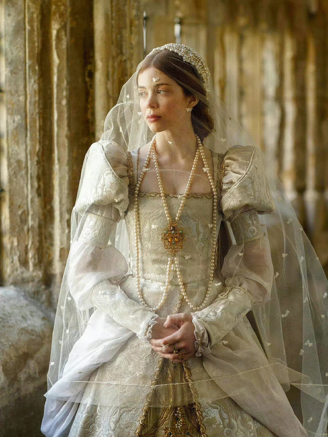西班牙公主华贵典雅的宫廷婚服