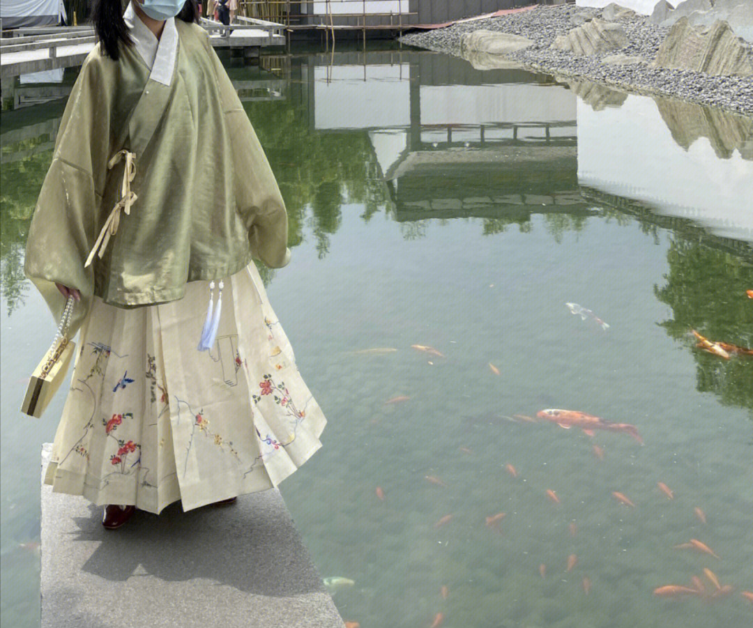 孔府花鸟裙搭配图片