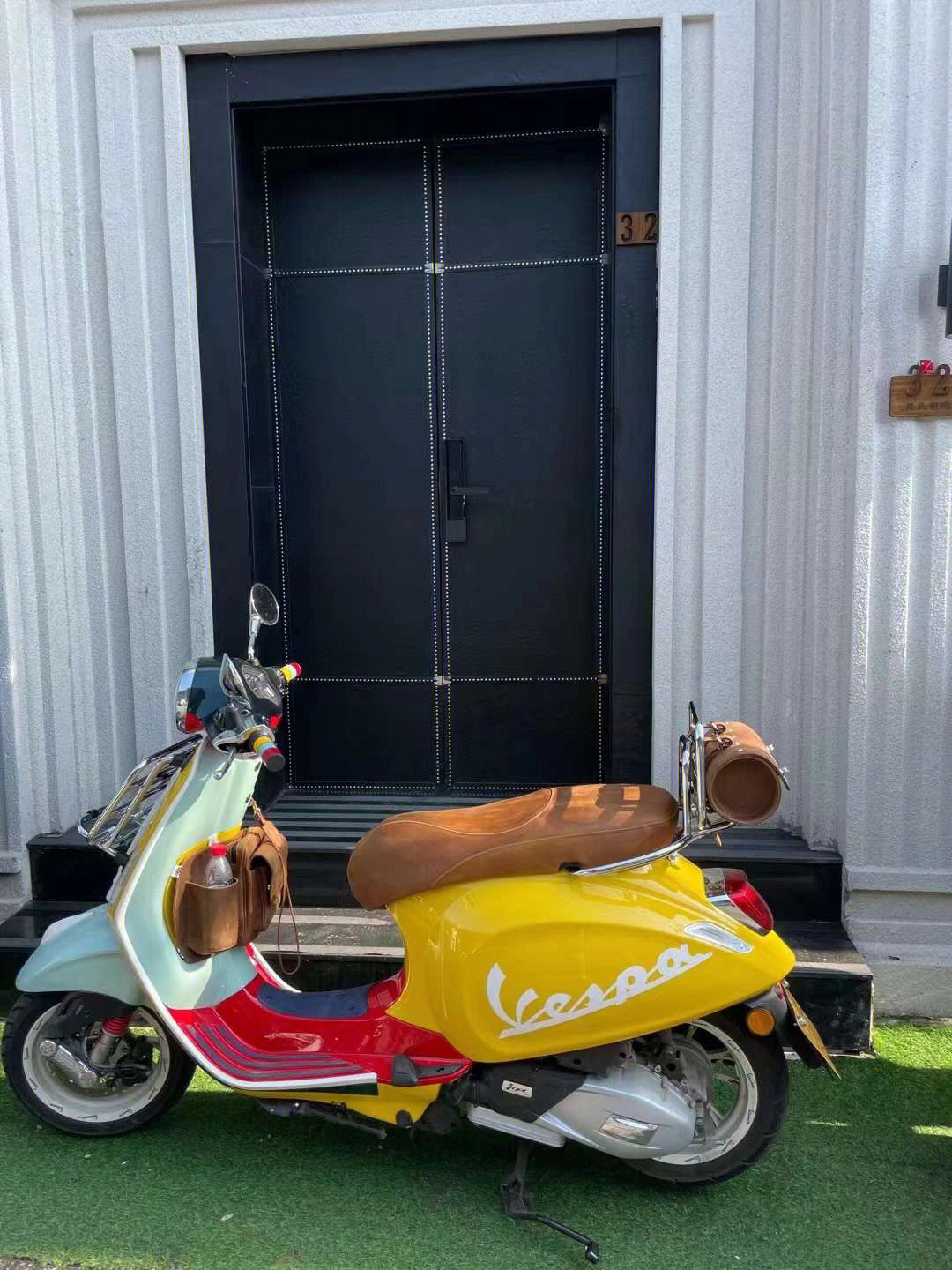 vespa150 肖恩联名款配复古棕色疯马皮座垫77挂包77桶包,到店