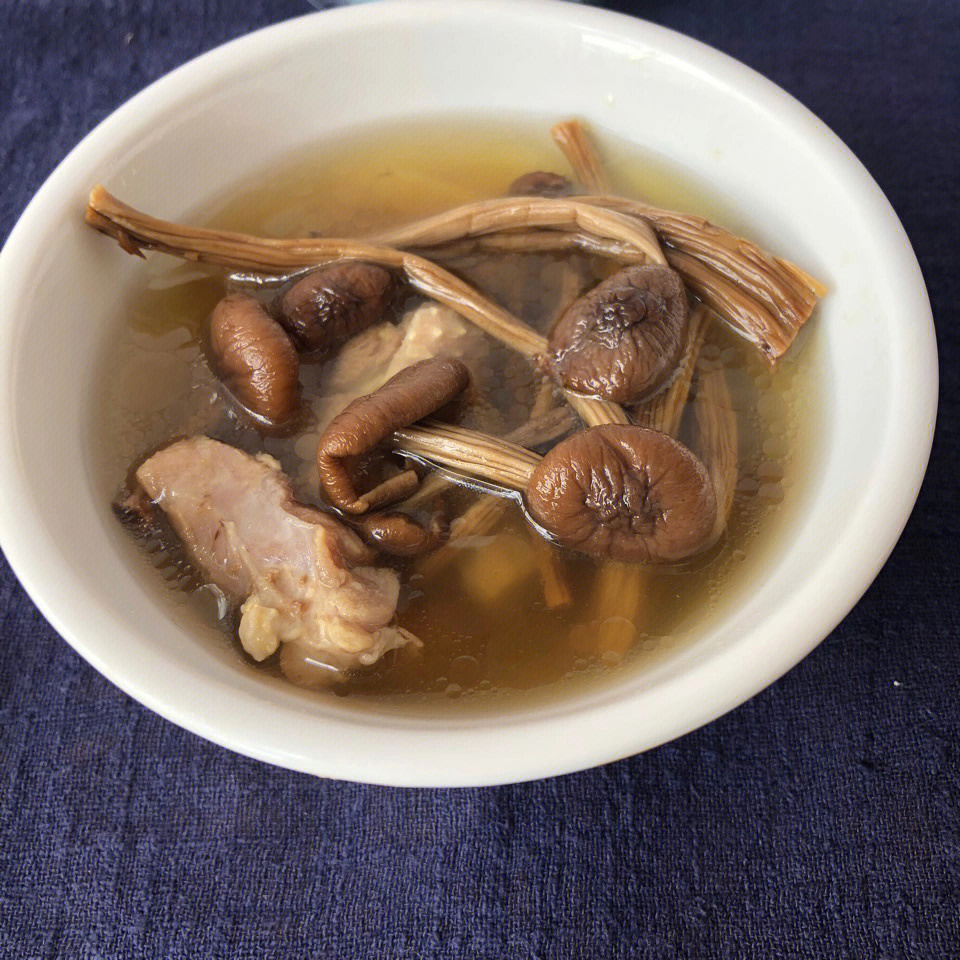 【茶树菇老鸭汤】97 茶树菇老鸭汤结合了茶树菇和老鸭的营养,两者的