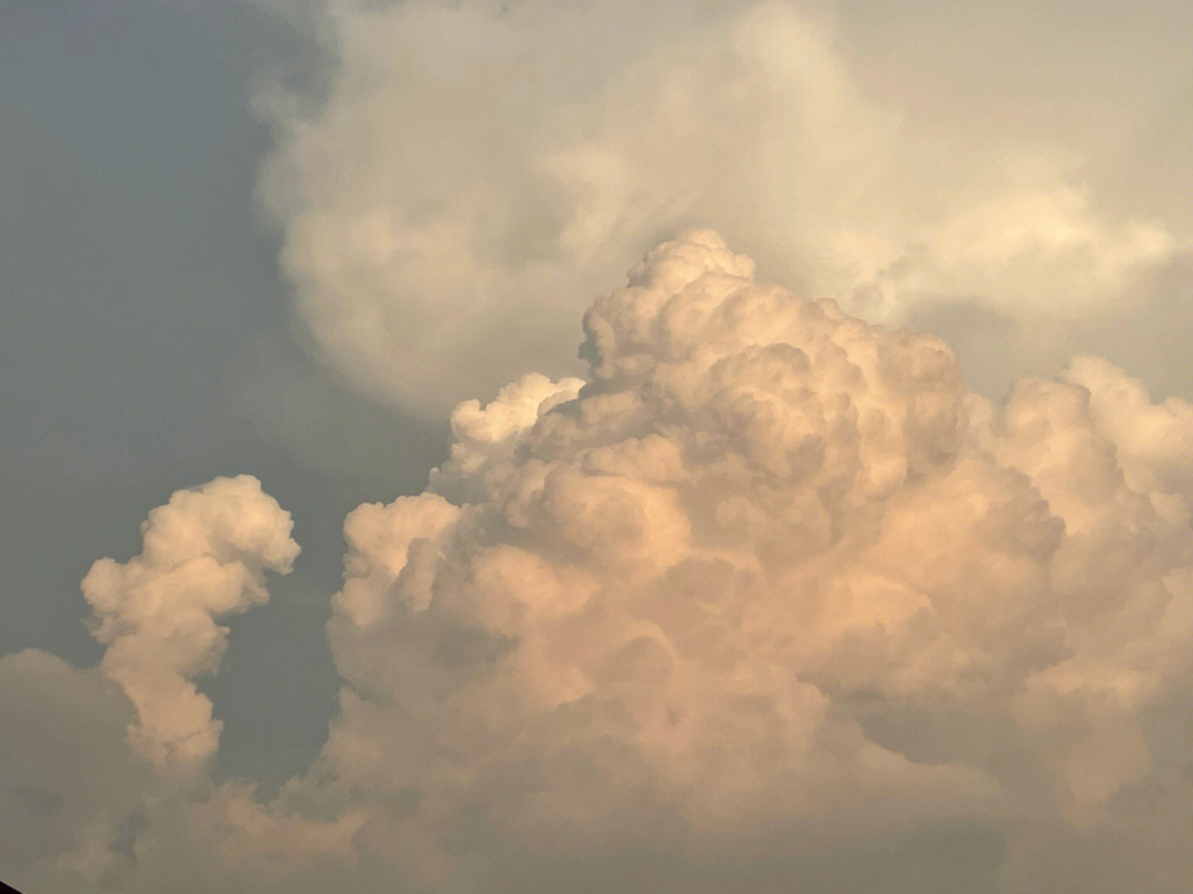 鬃状积雨云图片