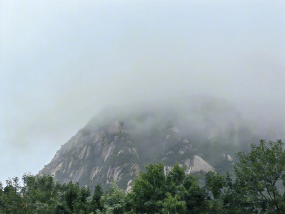 雨后山景云雾缭绕美句图片