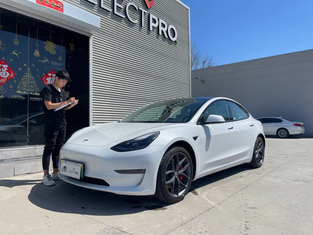 继续接车特斯拉model3