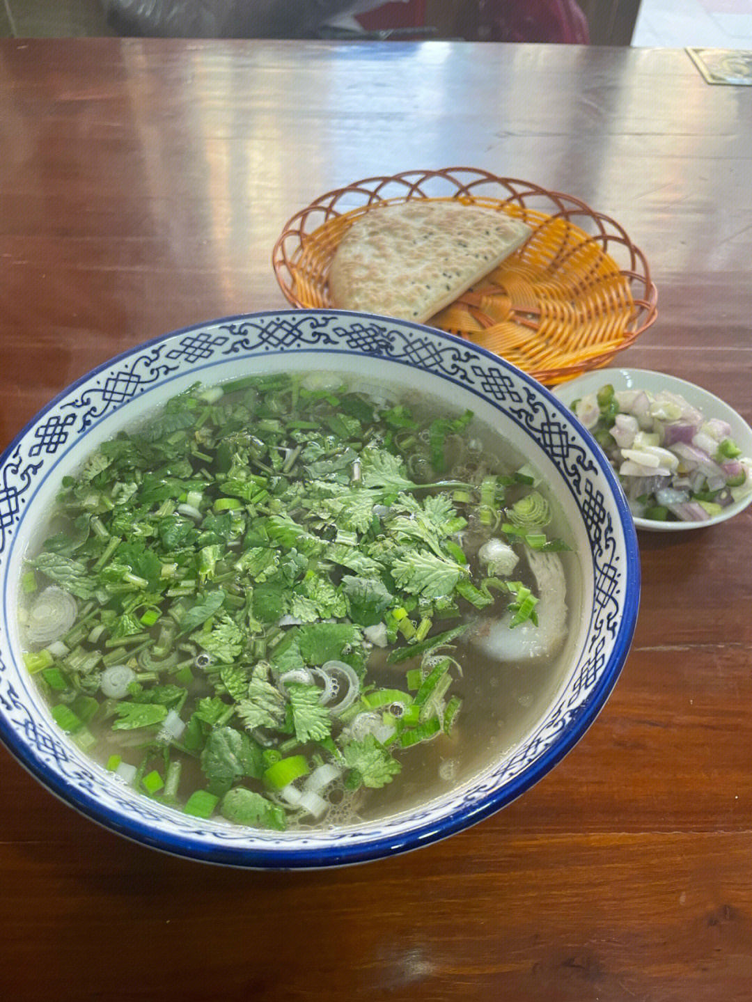 西安的水盆羊肉 嫩鲜 饼子也好吃